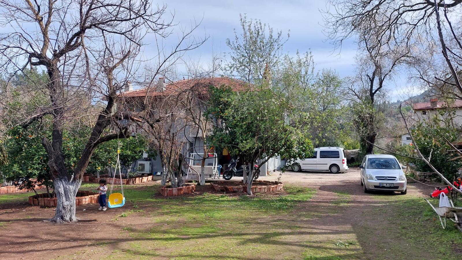 SATILIK 1.847 M2 ARSA VE İÇİNDE BİNA